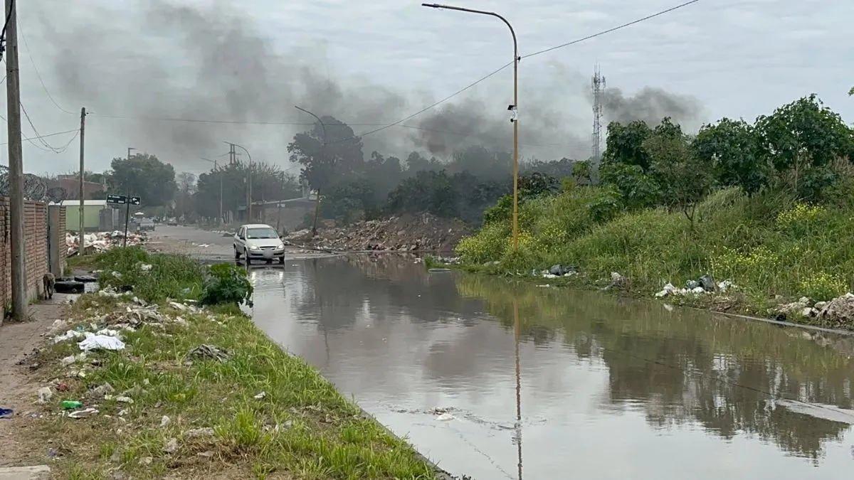 basural-y-agua-barrio-los-hornos
